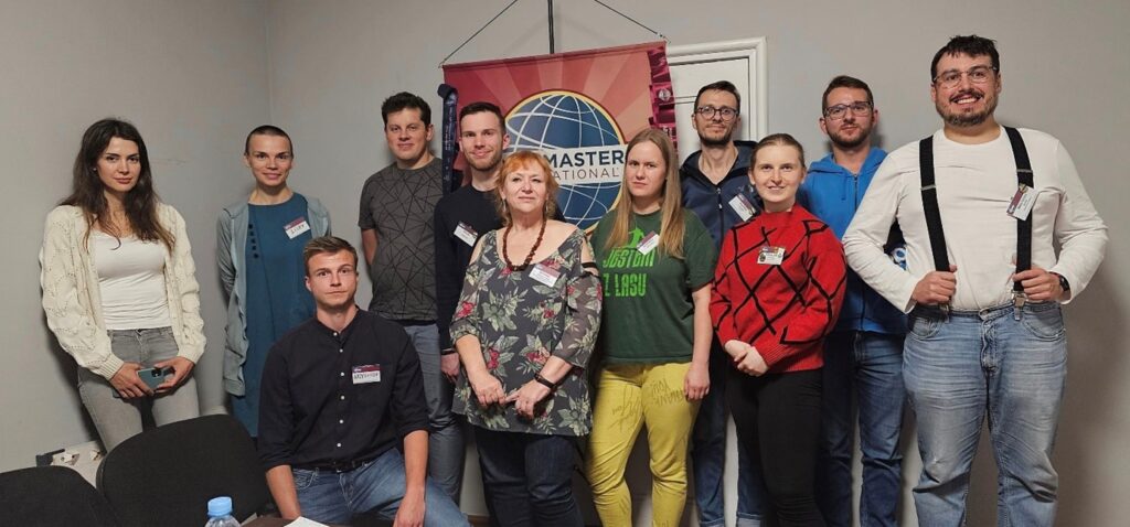 Toastmasters Sokrates Toruń, przemawianie publiczne, nauka liderstwa, Toastmasters Toruń